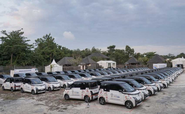 Pakai Livery Motif Batik, Ratusan Mobil Listrik Buatan Cikarang Kembali Emban Tugas Negara