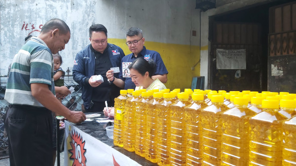 Pasar Murah Sembako Perindo Surabaya Diserbu Warga