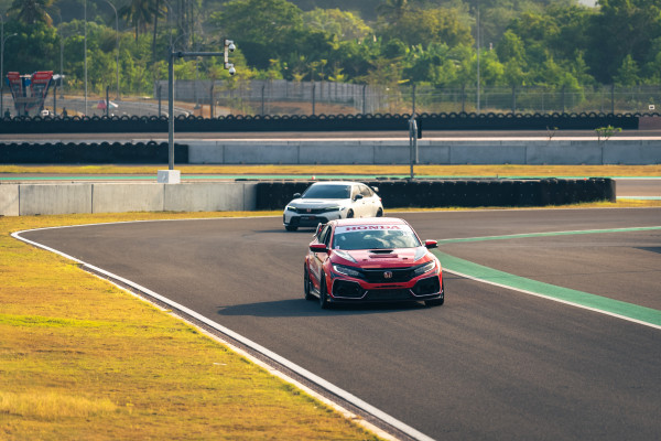 Ketika Mesin Turbo Honda Civic Type R Meraung di Sirkuit Mandalika