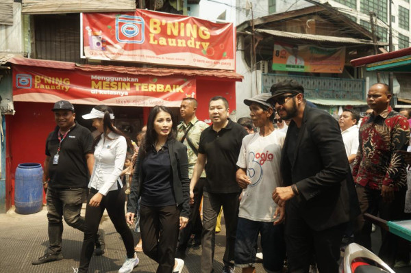 Potret HT dan Liliana Tanoesoedibjo Sapa Warga Tanah Abang, Disambut Hangat