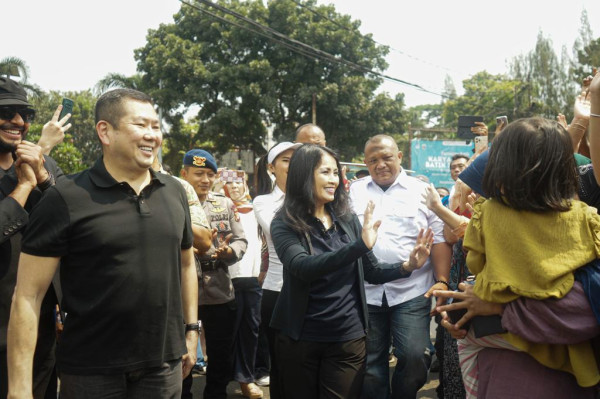 Potret HT dan Liliana Tanoesoedibjo Sapa Warga Tanah Abang, Disambut Hangat