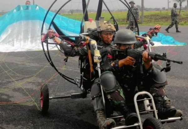 Intip Perbandingan Paramotor Versi Hamas dengan TNI