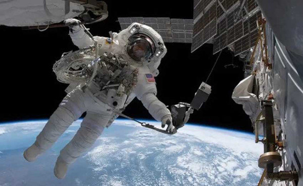 Ada Kebocoran di Modul Nauka Rusia, NASA Batalkan Space Walk di ISS