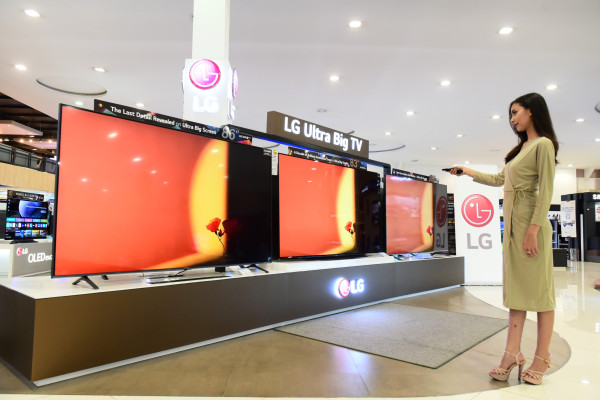 Dibekali Teknologi Canggih, TV Layar Superlebar Tetap Diminati Walau Harganya Mahal