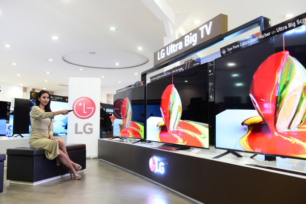 Dibekali Teknologi Canggih, TV Layar Superlebar Tetap Diminati Walau Harganya Mahal