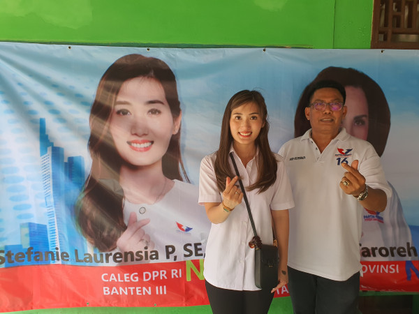 Caleg Perindo Respons Keluhan Warga, Bagikan Beras Premium di Tangsel