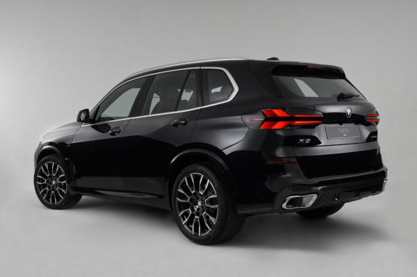 Tak Ingin Terjungkal dari Tahta, BMW X5 Berdandan Buat Orang Kaya Indonesia