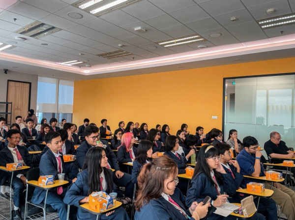 Sekolah Ini Wajibkan Muridnya Bikin Tugas lewat Video Pendek dan Live Streaming
