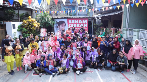 Emak-emak Ramaikan Senam Gibran di Koja Jakarta Utara