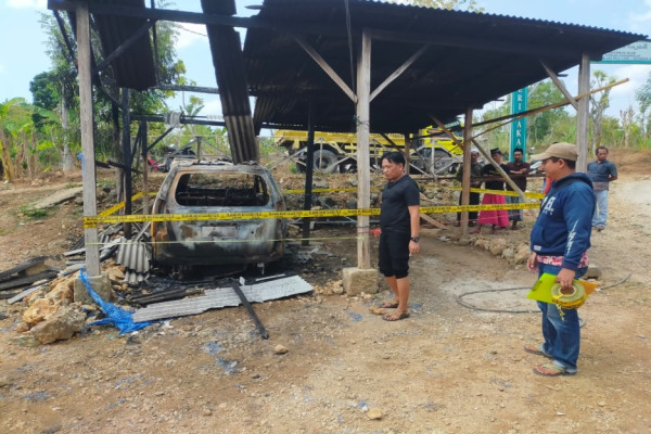 Aksi Teror Resahkan Warga Sampang, Mobil Tokoh Agama Dibakar OTK di Depan Masjid