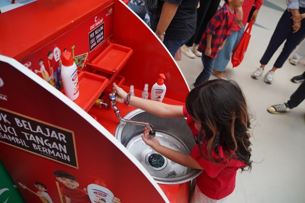 Siaga Akan Ancaman Penyakit, Lifebuoy Punya Cara Jitu untuk Biasakan Anak Cuci Tangan
