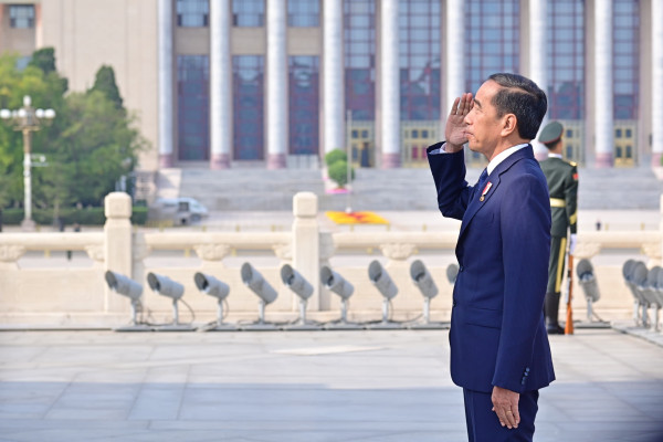 Potret Presiden Jokowi di Monumen Pahlawan Rakyat Beijing China