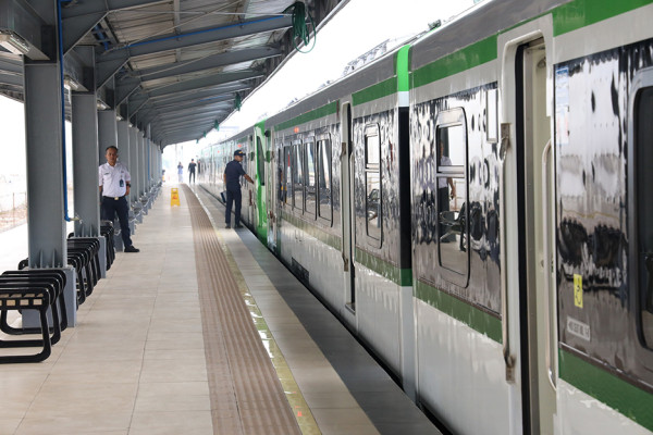 Kereta Cepat Whoosh Beroperasi Komersil Besok, Berikut Jadwal Lengkap KA Feeder