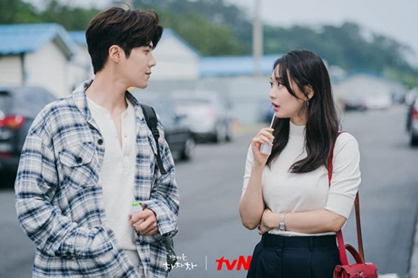 6 Drama Korea Romantis antara Cowok Kalem dan Cewek Hiperaktif