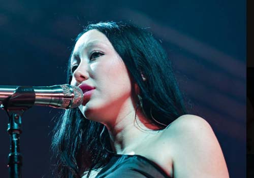 Viral! Foto Penyanyi Internasional yang Wajahnya Mirip Lucinta Luna, Siapa Dia?