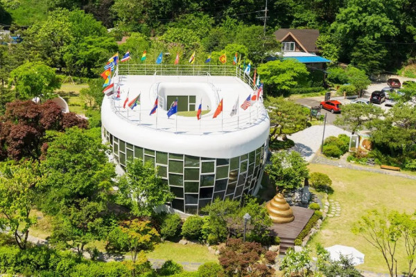 10 Tempat Wisata Paling Aneh, Ada Taman Bertema Toilet di Korea Selatan