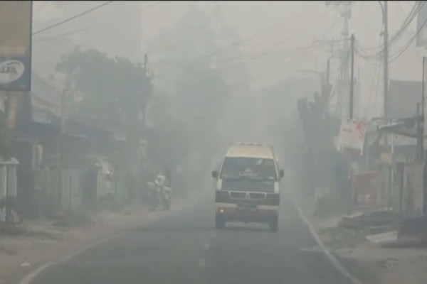 Ngeri! Kabut Asap di Palembang Akibat Karhutla Membuat Jarak Pandang Tinggal 20 Meter