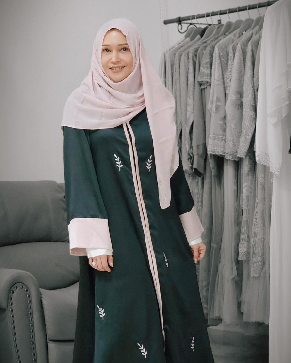 Foto-Foto Maia Estianty Kenakan Hijab, Jajal Pakai Cadar