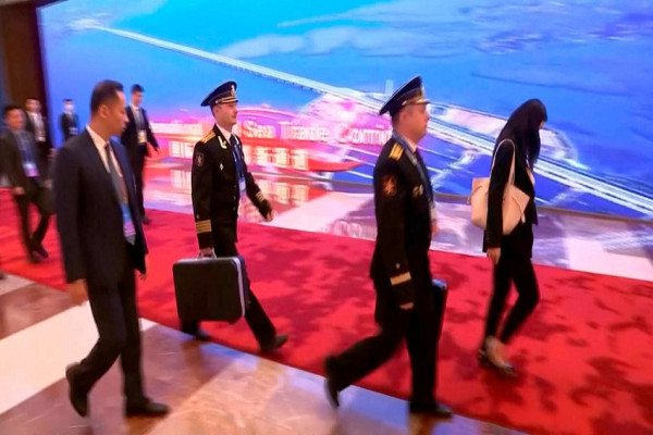 Putin Kunjungi China dengan Bawa Koper Nuklir, Ini Penampakannya