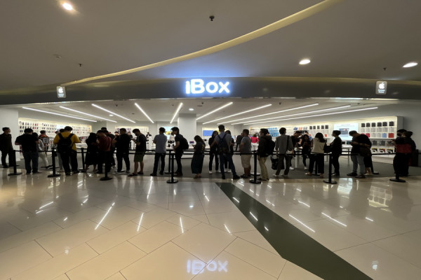 Mengular, Antrean Pemesanan iPhone 15 di Berbagai Daerah di Indonesia