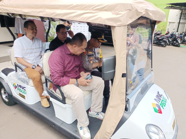 Dukung Patroli Kepolisian saat CFD, MNC Peduli Serahkan 1 Mobil Golf ke Polsek Menteng