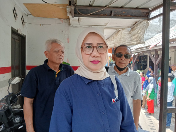 Jumat Berkah, Partai Perindo Bagi-bagi Minyak Goreng Gratis di Pejaten