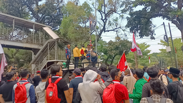 Unjuk Rasa Tolak Putusan MK, Massa Mahasiswa Terus Berdatangan ke Patung Kuda