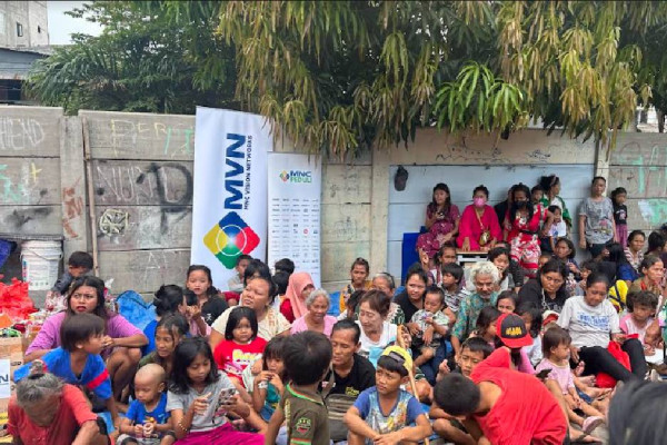 MNC Vision Networks Salurkan Donasi kepada Komunitas Pemulung di Pasar Senen