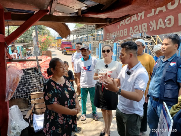 2 Caleg Partai Perindo Serahkan Bantuan Modal kepada UMKM di Lagoa Jakarta Utara