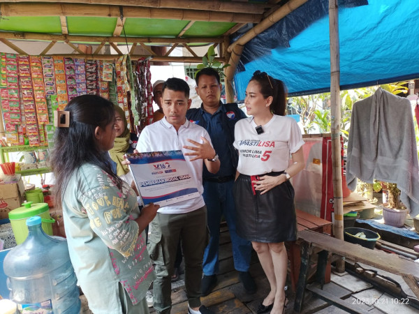 Terharu Dapat Bantuan Modal Usaha, Warga Lagoa Jakut Doakan Partai Perindo Sukses di Pemilu 2024