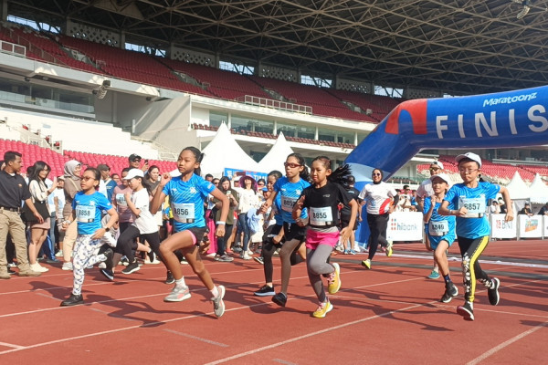 Keseruan Orang Tua Dukung sang Buah Hati di Maratoonz Jakarta Marathon 2023
