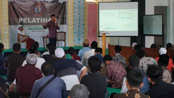 Kiai Cholil Nafis: Pesantren Harus Jadi Sentra Ekonomi dan Pasar Pemberdayaan Umat