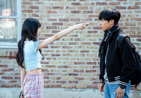 6 Drakor dengan Karakter Cegil alias 'Cewek Gila', Terbaru Doona!