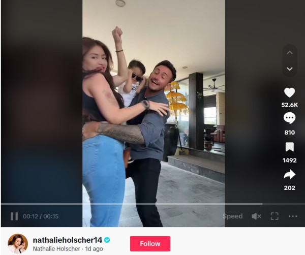 Nathalie Holscher Dekat dengan Bule, Netizen Kasihani Adzam