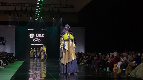 Warna-Warni Koleksi Modest Tanah Air di Penutupan JMFW 2024