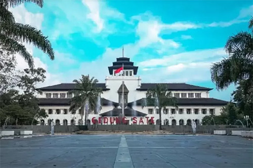 Ini Daftar Ikon Kota di Indonesia yang Populer sebagai Spot Wisata