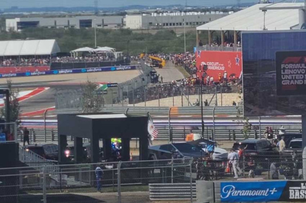Elon Musk Bersama Putranya dan Tesla Cybertruck Hadir di Ajang Formula 1 Austin