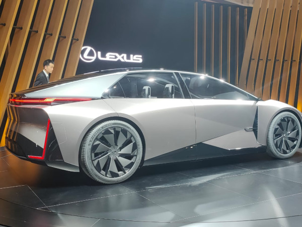 Jadi Penantang Tesla Model 3, Toyota Kenalkan Lexus LF-ZC di JMS 2023