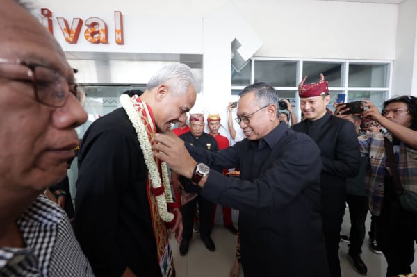 Ini Foto-Foto Ketika Tokoh Adat Lampung Sambut Ganjar dengan Kain Tapis