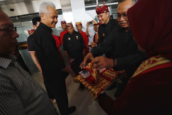 Ini Foto-Foto Ketika Tokoh Adat Lampung Sambut Ganjar dengan Kain Tapis