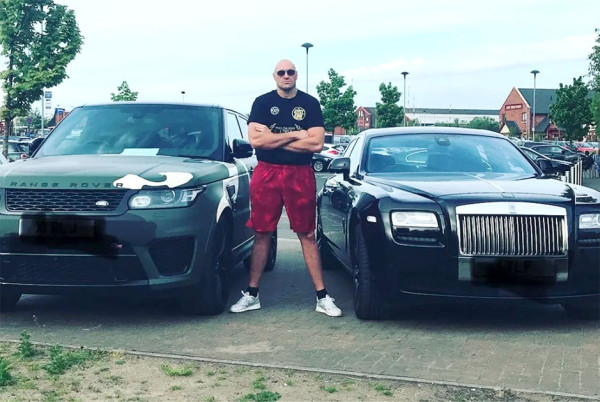Perbandingan Koleksi Mobil Mewah Francis Ngannou vs Tyson Fury