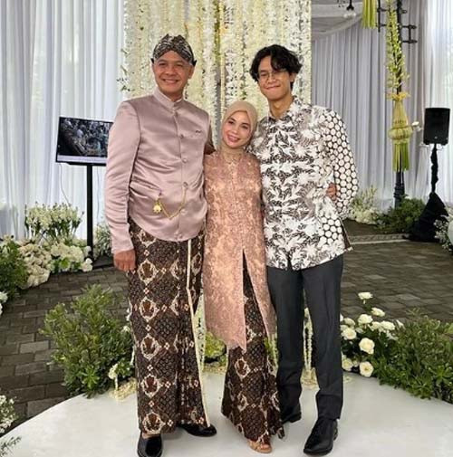 5 Gaya Fashionable Siti Atikoh Istri Ganjar Pranowo