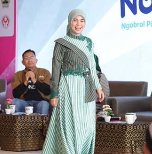 5 Gaya Fashionable Siti Atikoh Istri Ganjar Pranowo
