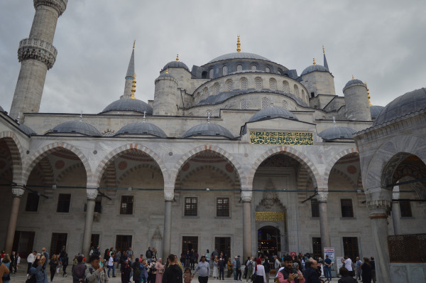 Menyelami Keindahan dan Kemegahan Masjid Biru di Istanbul Turki