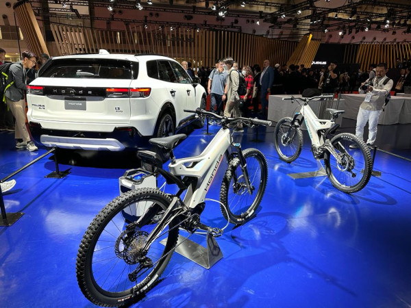 Dipamerkan di Japan Mobility Show 2023, SUV Listrik Honda Prologue Goda Pasar Amerika