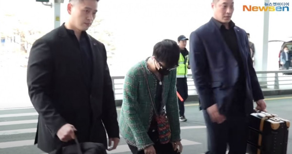 Dituduh Pakai Narkoba, Sikap Aneh G-Dragon di Bandara Jadi Sorotan