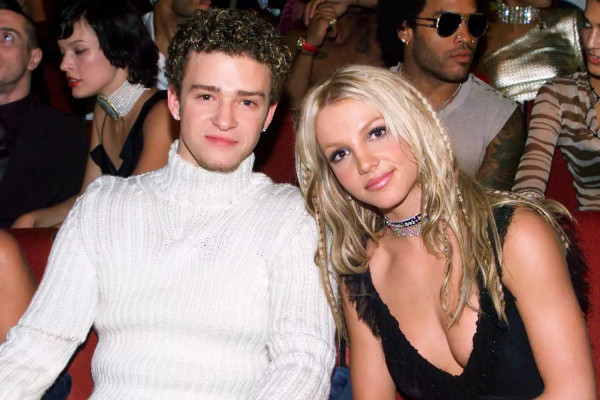 Britney Spears Kesakitan saat Aborsi, Justin Timberlake Hibur dengan Gitar