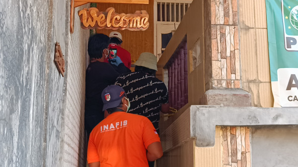 Polisi Kembali Olah TKP Lokasi Ayah dan Anak Tewas Membusuk di Koja