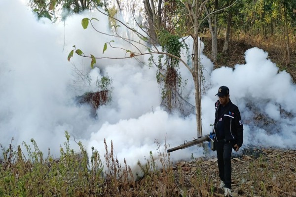 Berantas Nyamuk, Bacaleg Perindo Benny Setiyono Lakukan Fogging di Kendal