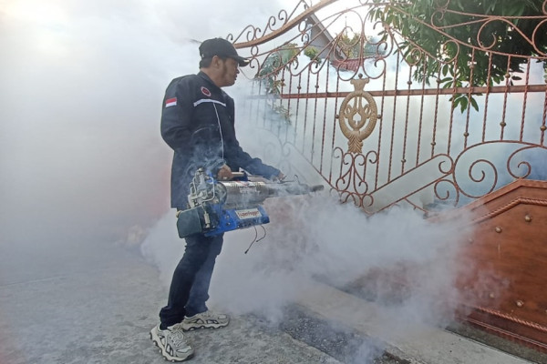Lingkungannya Difogging, Warga Senang dan Doakan Perindo
